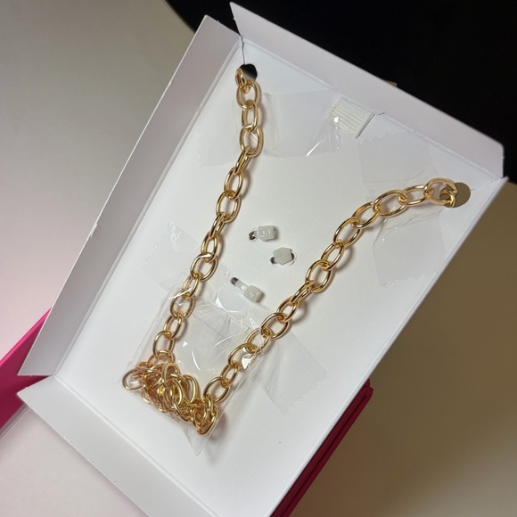 NWT ⚜️💛⚜️ True To Form Golden Tone Hollow Heart Charm Necklace - Picture 14 of 16